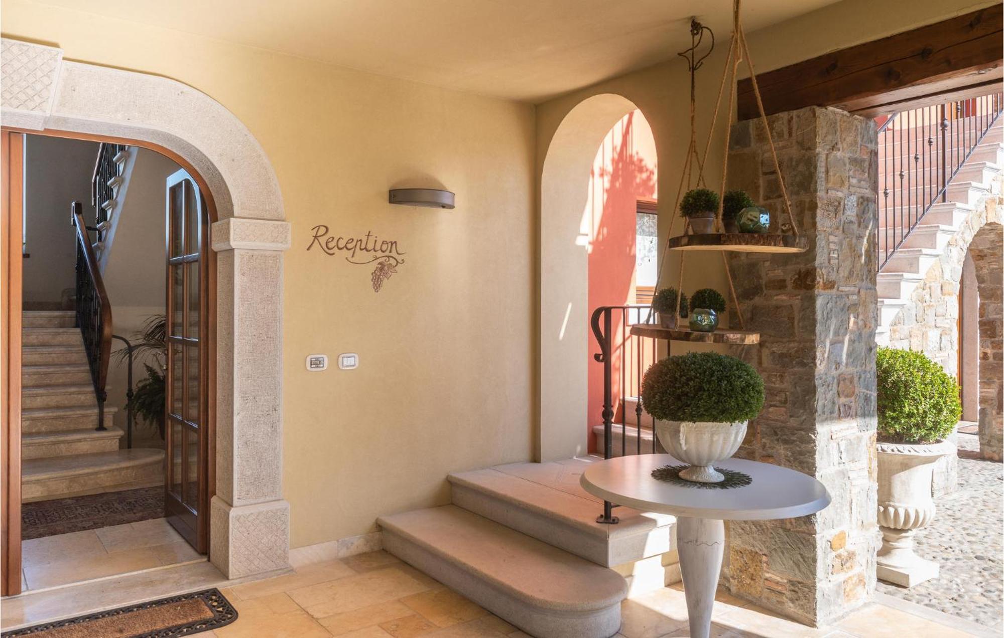 Apt, Braida Corona Exterior foto