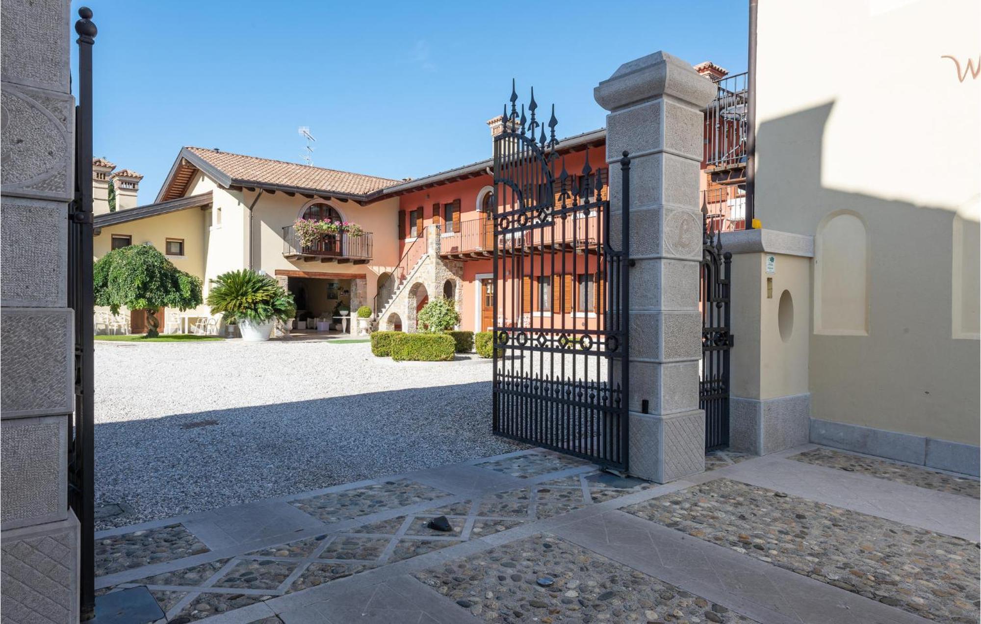 Apt, Braida Corona Exterior foto
